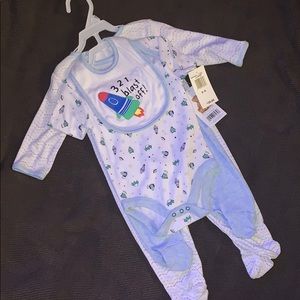 NWT 6-9 month onesie/ pant & footed onesie